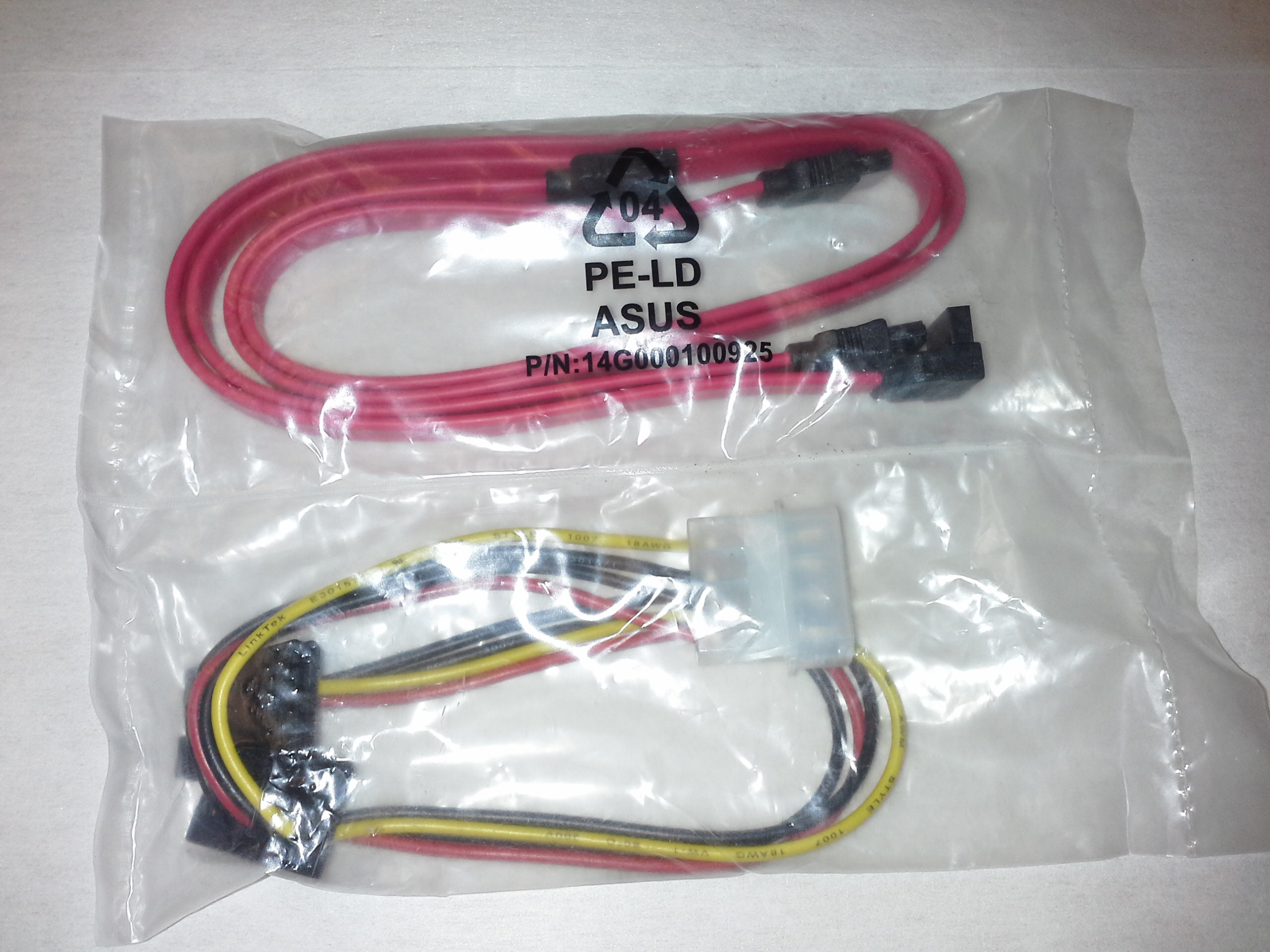 ASUS OEM SATA Kabel (X2) &amp; SATA Netzanschlußkabel